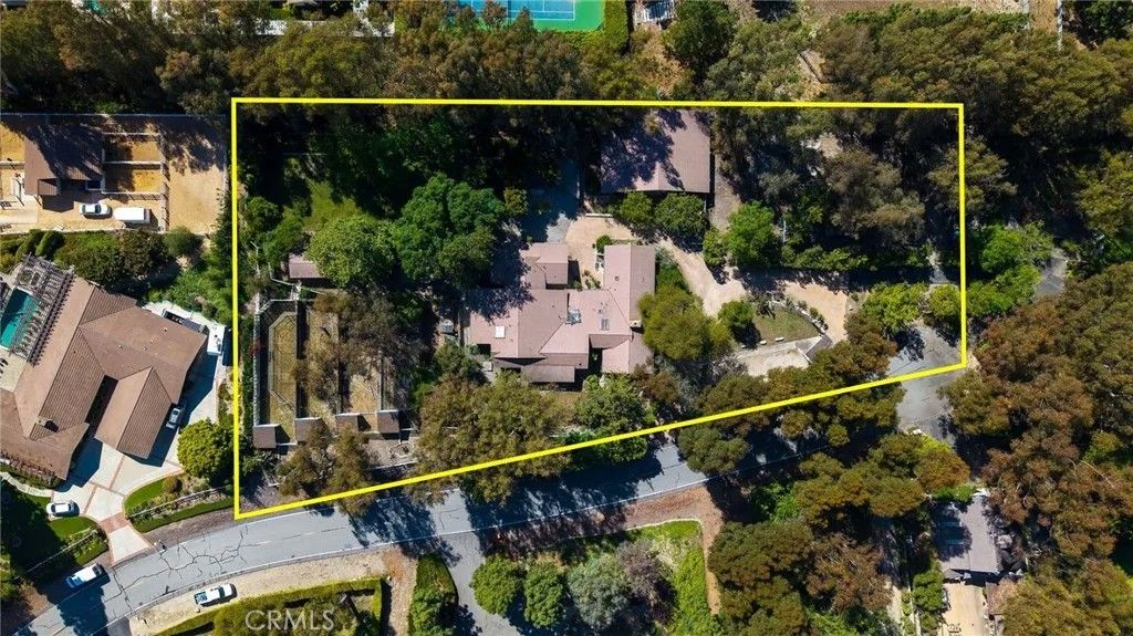 Photo of 14 Johns Canyon Road, Rolling Hills, CA 90274 (MLS # SB26088047)