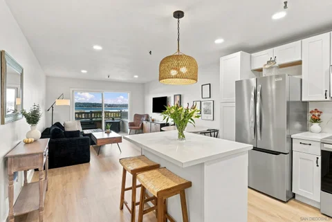 4015 Crown Point Dr Unit 104, San Diego, CA 92109 - #: 260024552