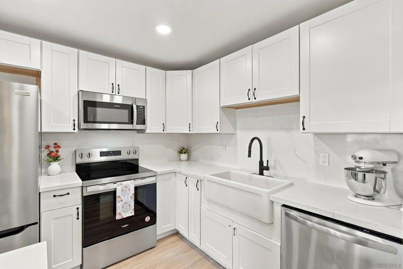 4015 Crown Point Dr 104