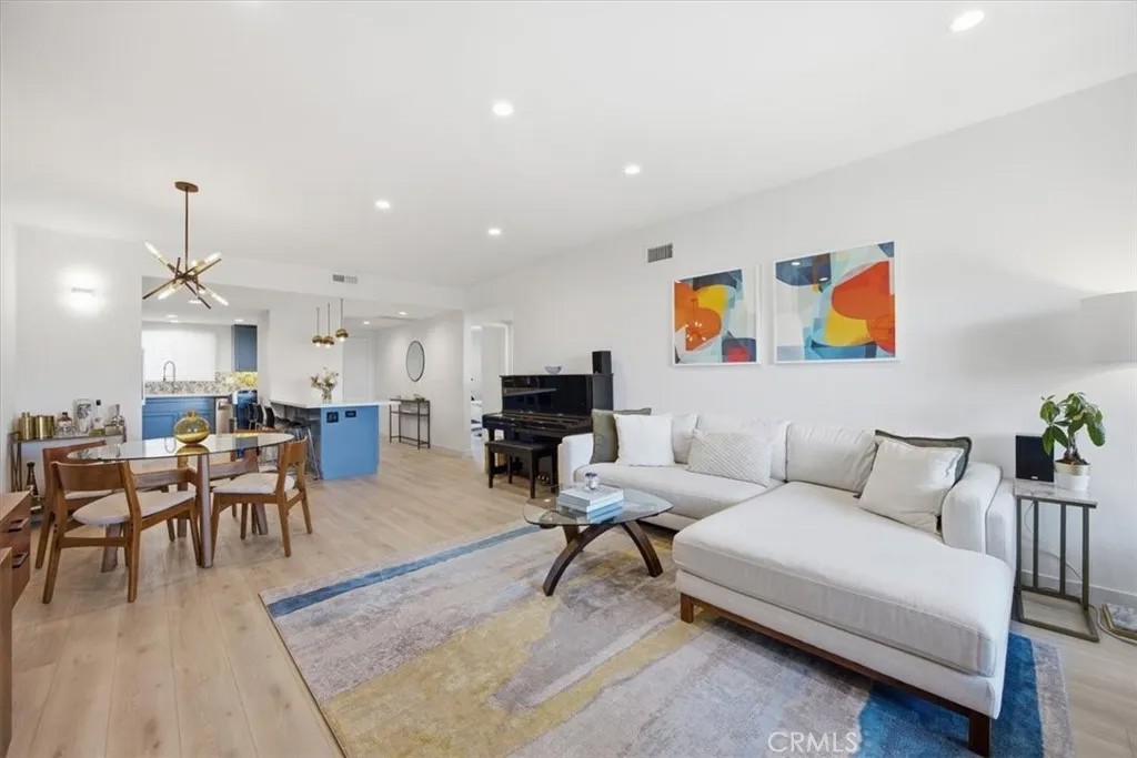 215 W Palm Avenue 301