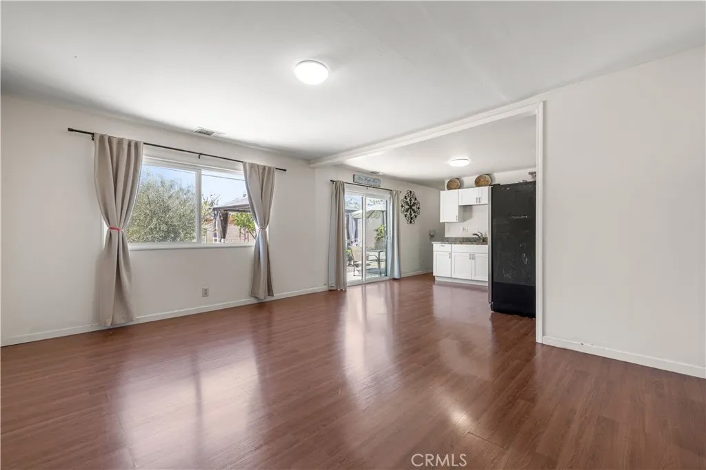 2135 Glenroy