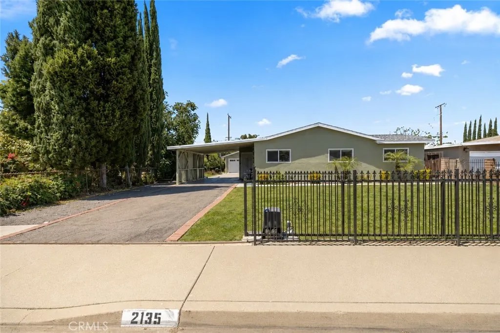 2135 Glenroy