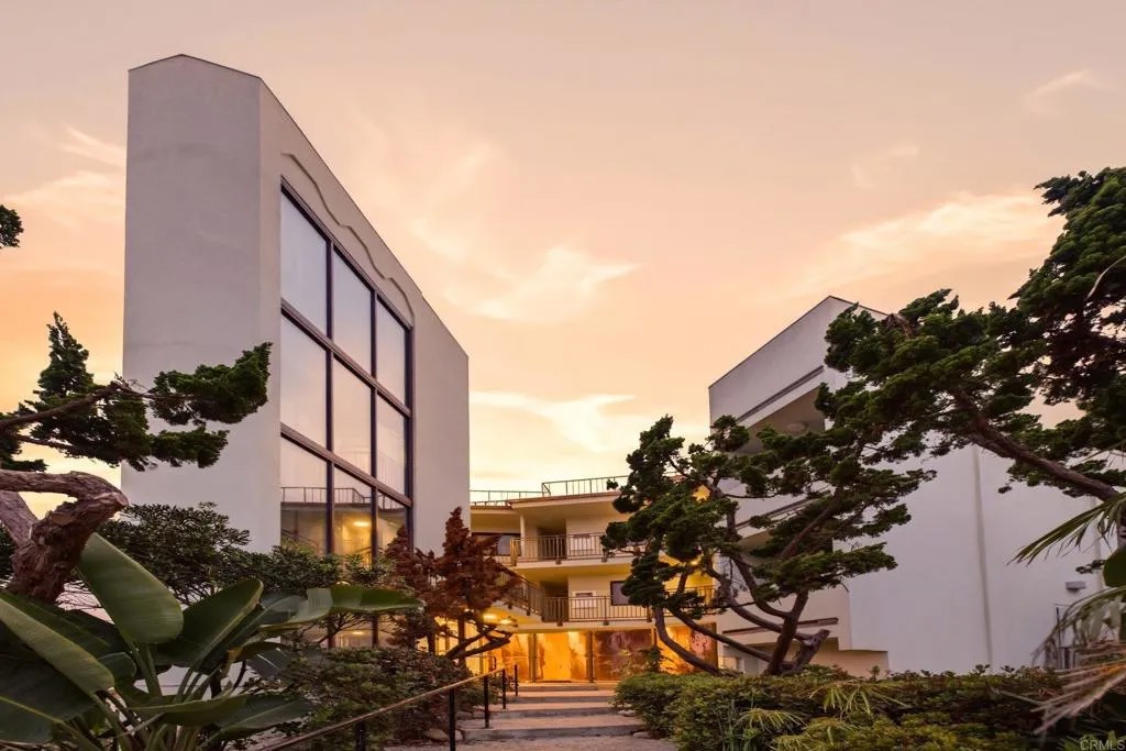 4909 Orchard Avenue 204