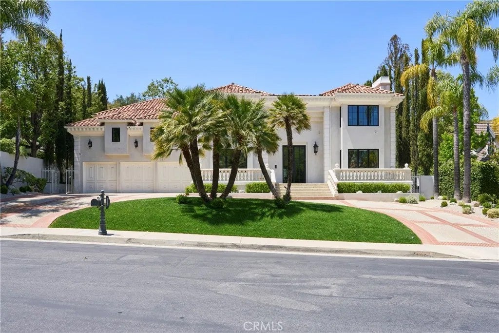 Photo of 4427 Westchester DR, Woodland Hills, CA 91364 (MLS # SR26124966)