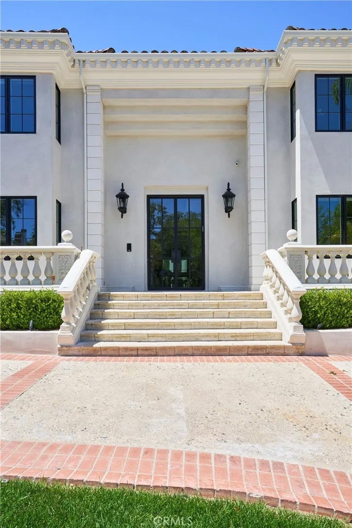 Photo of 4427 Westchester DR, Woodland Hills, CA 91364 (MLS # SR26124966)