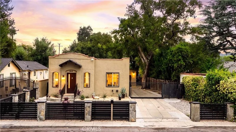 868 W Calaveras