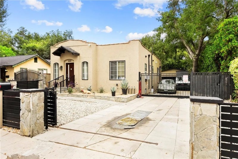 868 W Calaveras