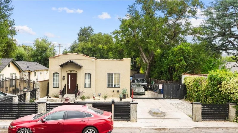 868 W Calaveras