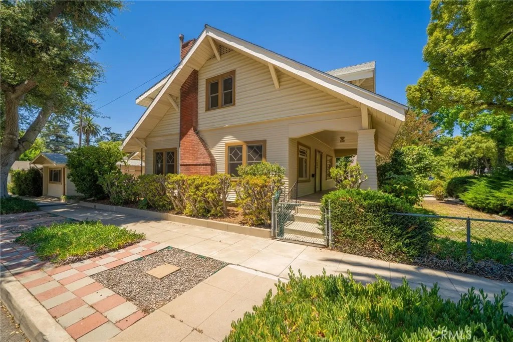 2382 Bonita Avenue