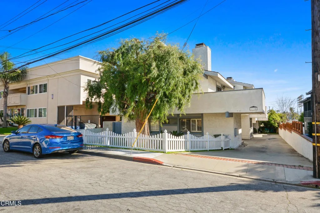 2718 Vanderbilt Lane B