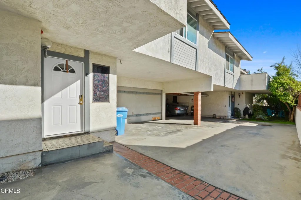2718 Vanderbilt Lane B