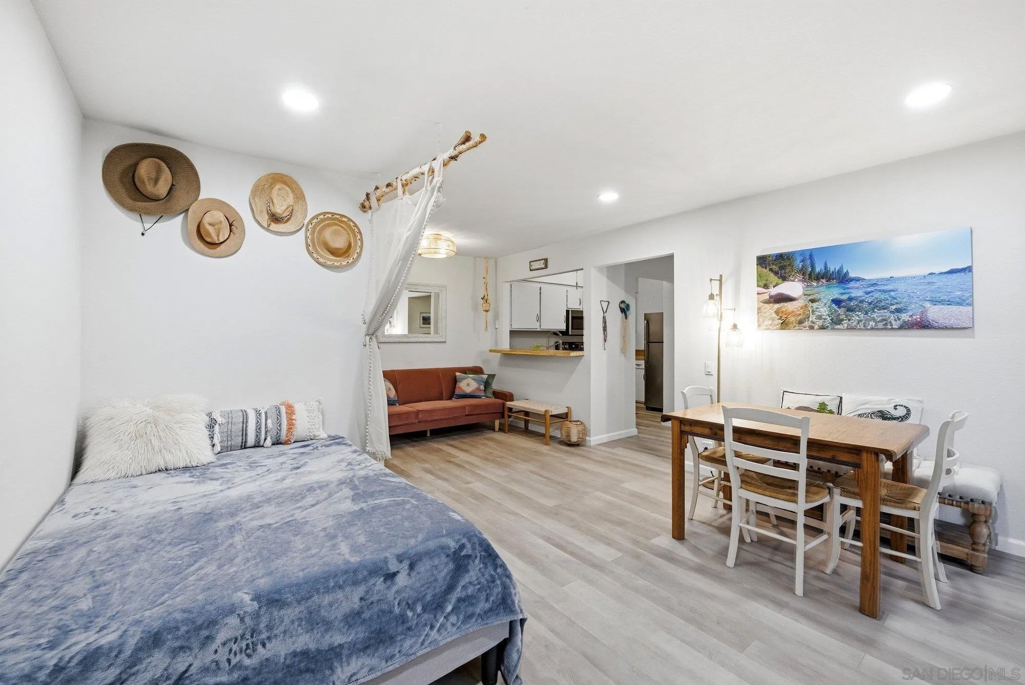 8019 Caminito De Pizza B