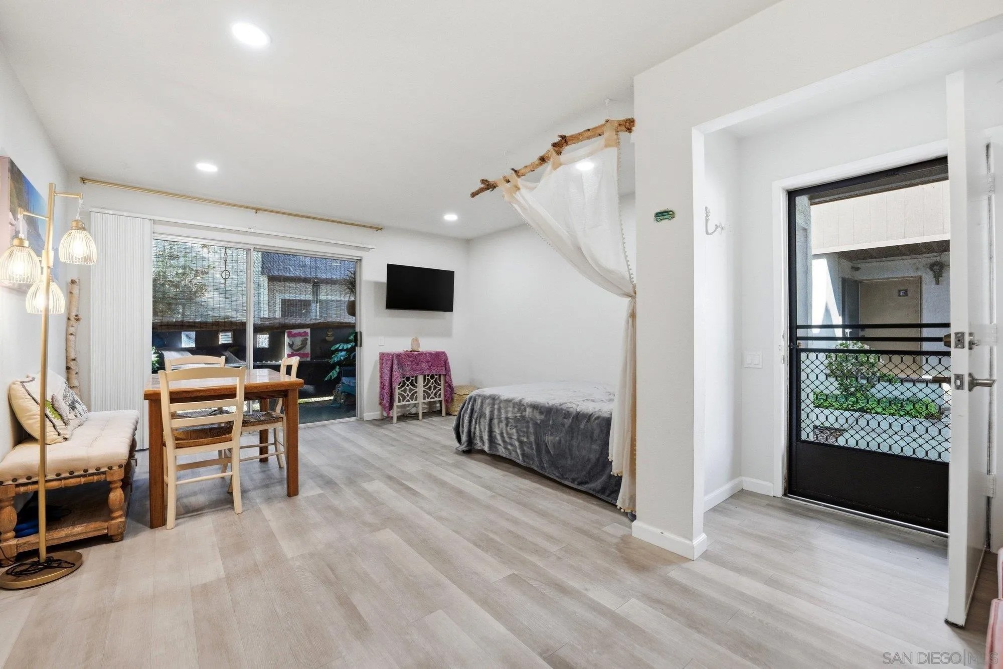 8019 Caminito De Pizza B