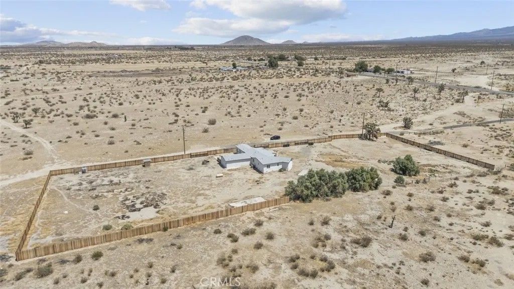 Photo of 18531 E Palmdale Boulevard, Palmdale, CA 93591 (MLS # SR25250095)