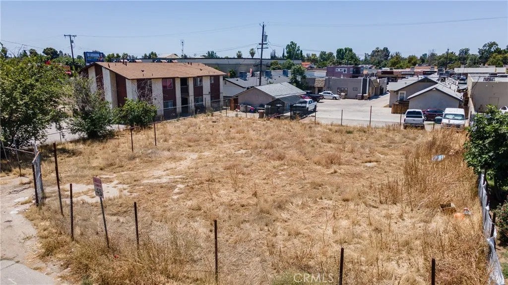 Photo of 127 K St, Bakersfield, CA 93304 (MLS # SR26130220)