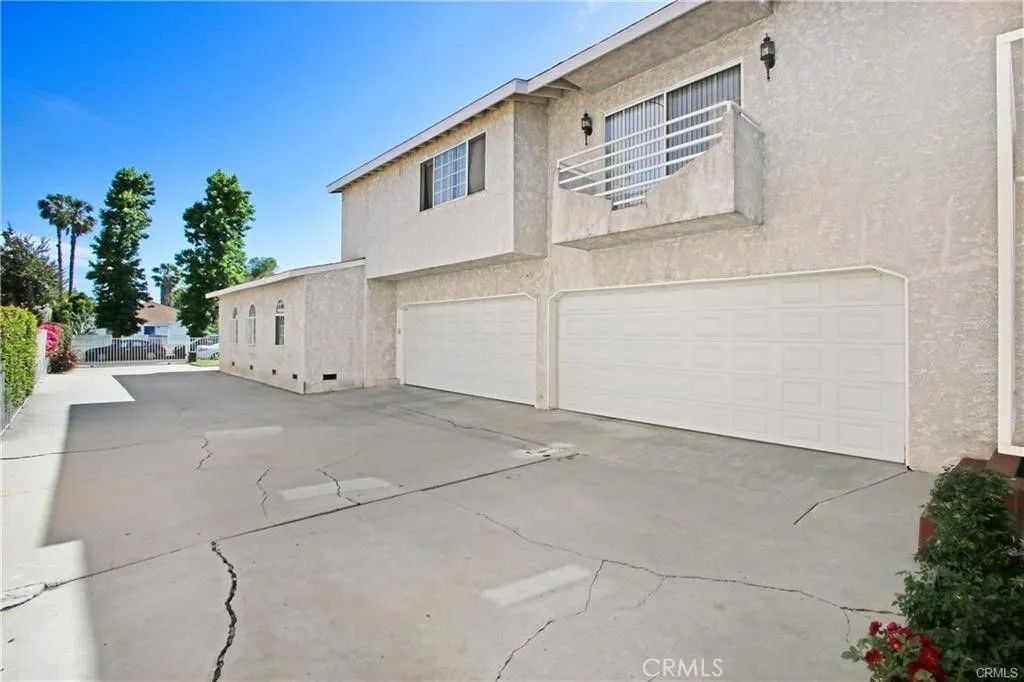 Photo of 14349 Tiara Street, Sherman Oaks, CA 91401 (MLS # SR26049846)
