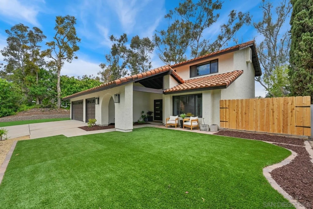 Photo of 1225 Fallbrook CT, Bonita, CA 91902 (MLS # 260013056)