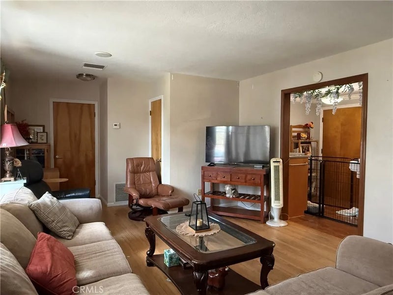325 W Ave L