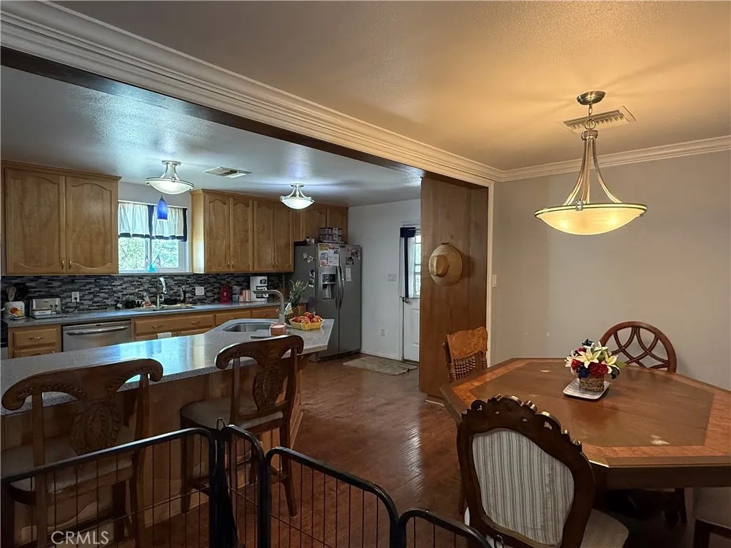 325 W Ave L