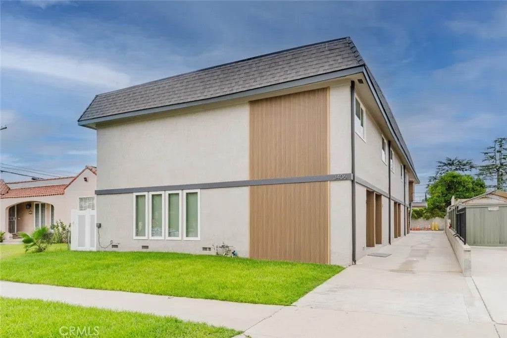Photo of 3406 Garden Avenue #4, Los Angeles, CA 90039 (MLS # GD26194351)