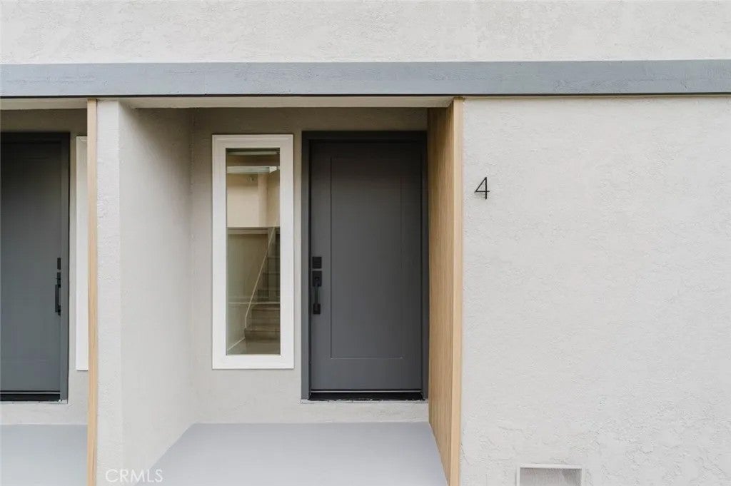 Photo of 3406 Garden Avenue #4, Los Angeles, CA 90039 (MLS # GD26194351)