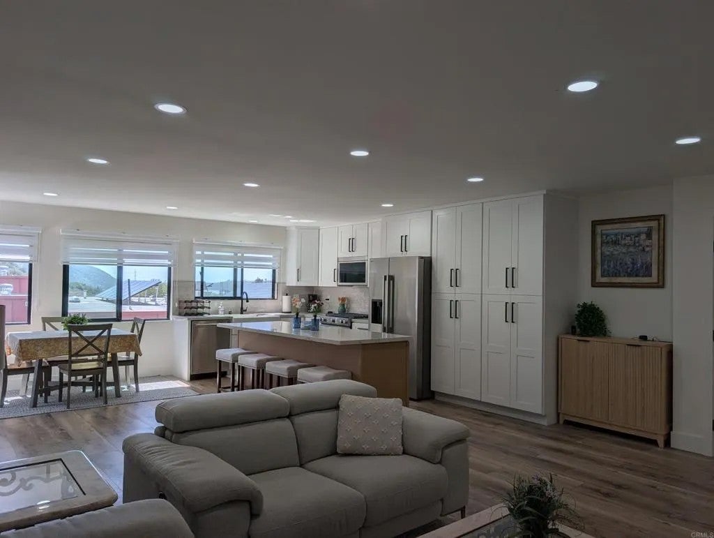 2410 La Costa Ave