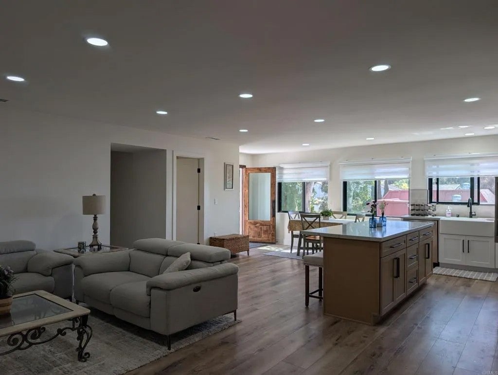 2410 La Costa Ave
