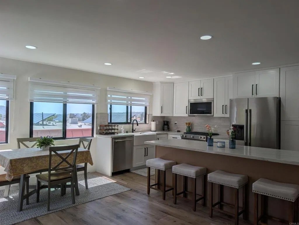 2410 La Costa Ave
