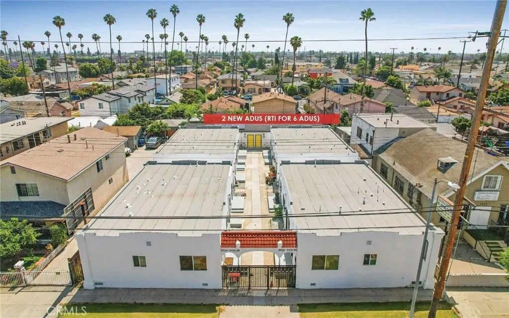 Photo of 5928 S Hoover Street, Los Angeles, CA 90044 (MLS # AR26075542)