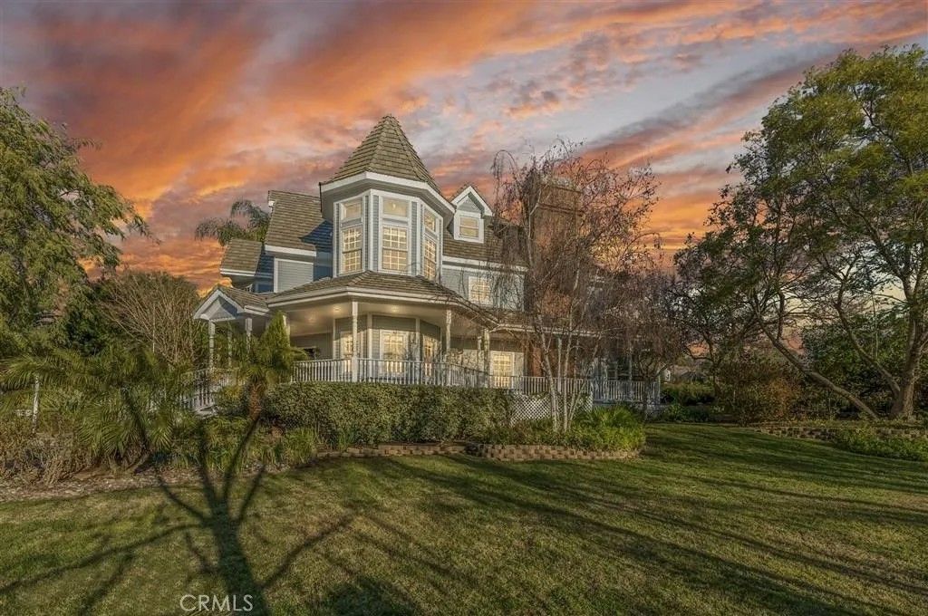 Photo of 3352 Via Zara, Fallbrook, CA 92028 (MLS # ND25187625)