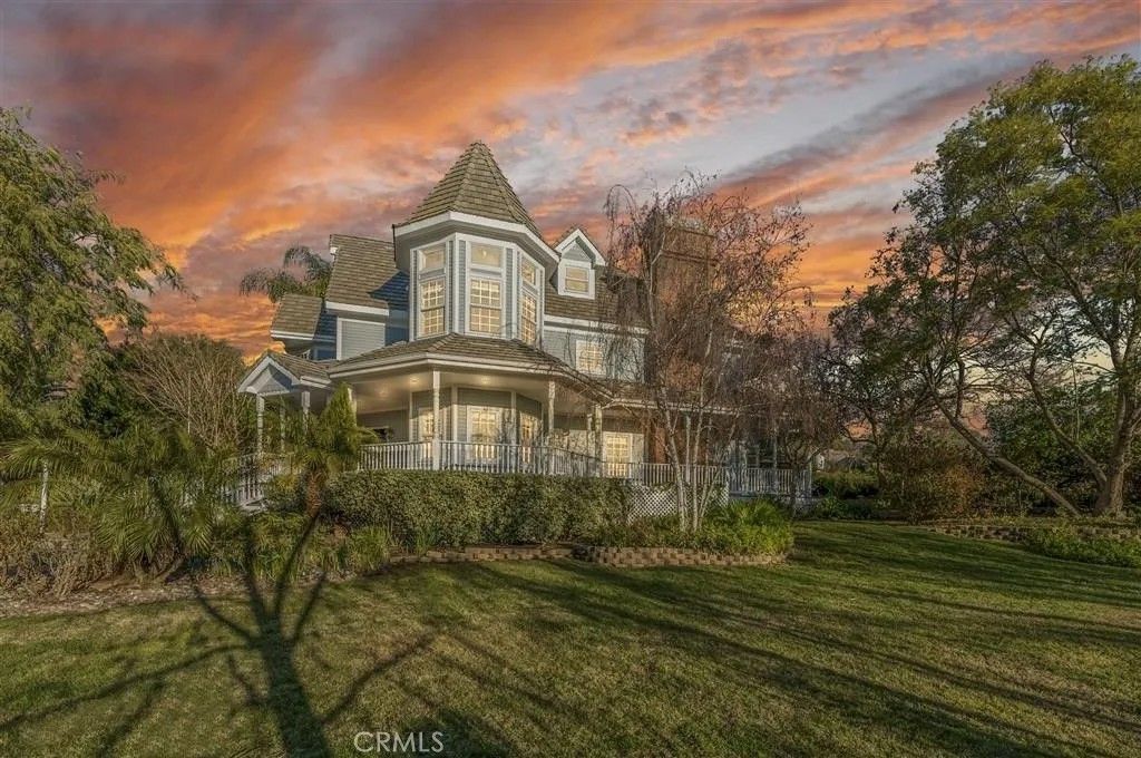 Photo of 3352 Via Zara, Fallbrook, CA 92028 (MLS # ND25187625)