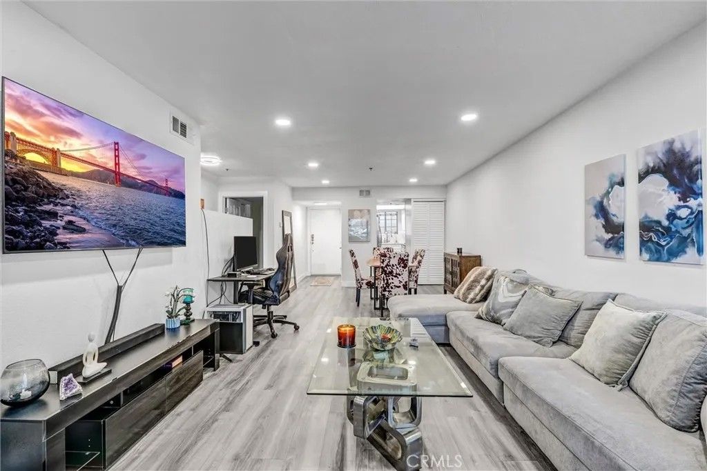 Photo of 6545 Reseda Boulevard #6, Reseda, CA 91335 (MLS # SR26064490)