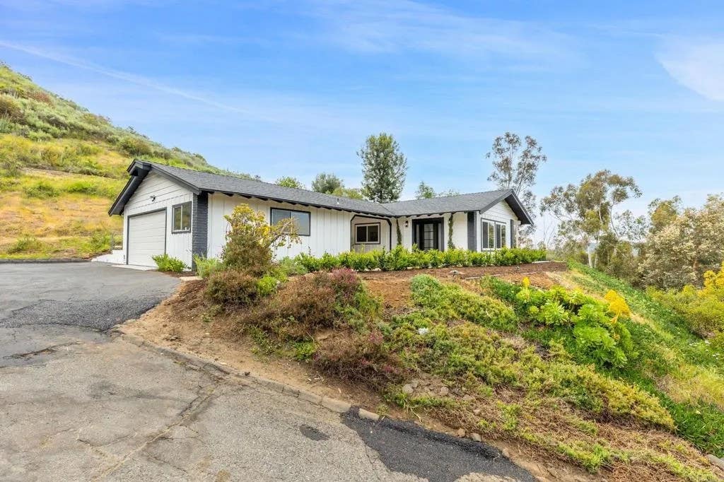 Photo of 3346 Laurashawn Lane, Escondido, CA 92026 (MLS # NDP2607863)
