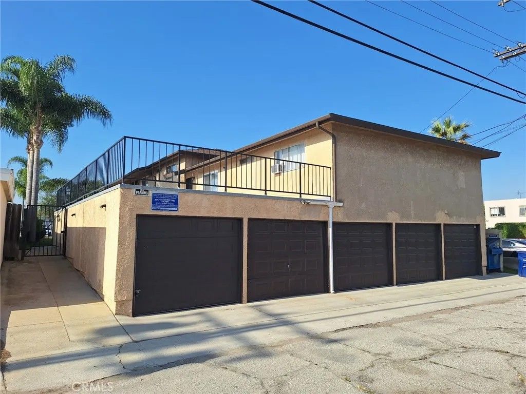 Photo of 906 Sartori Ave, Torrance, CA 90501 (MLS # SB25237879)