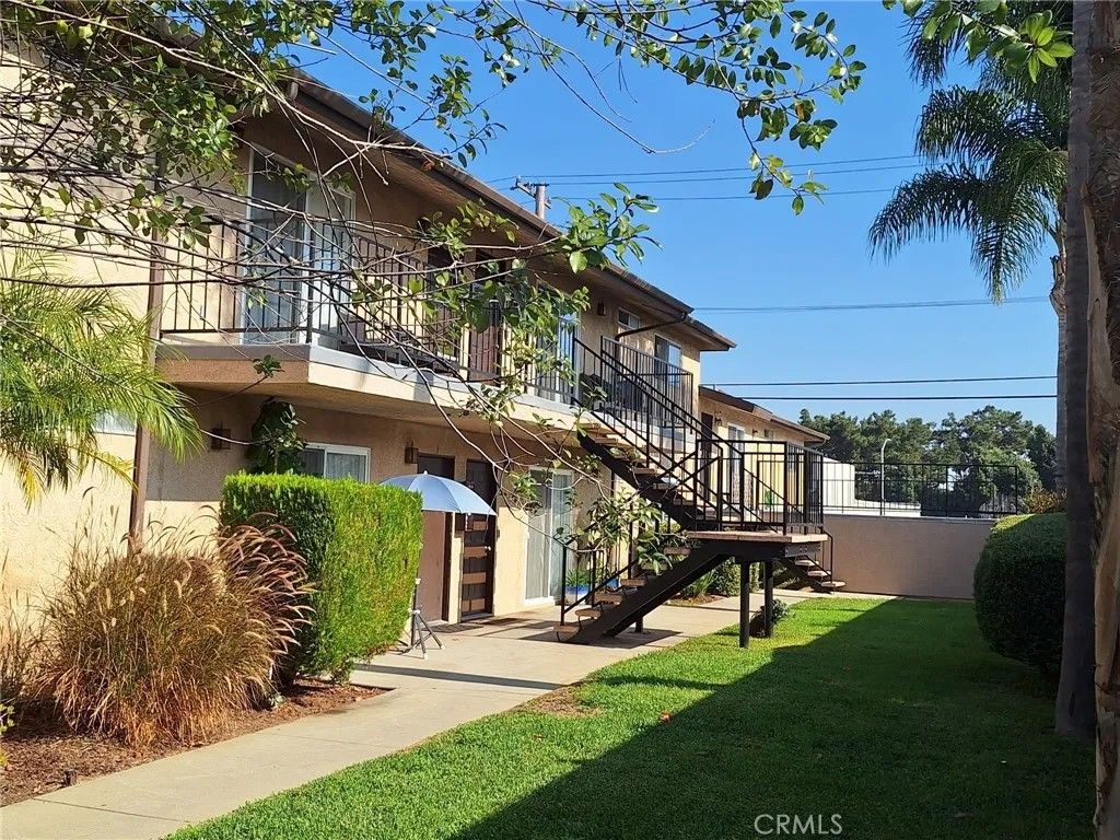 Photo of 906 Sartori Ave, Torrance, CA 90501 (MLS # SB25237879)