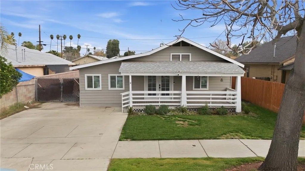 Photo of 332 S Ramona St, Hemet, CA 92543 (MLS # DW26028541)