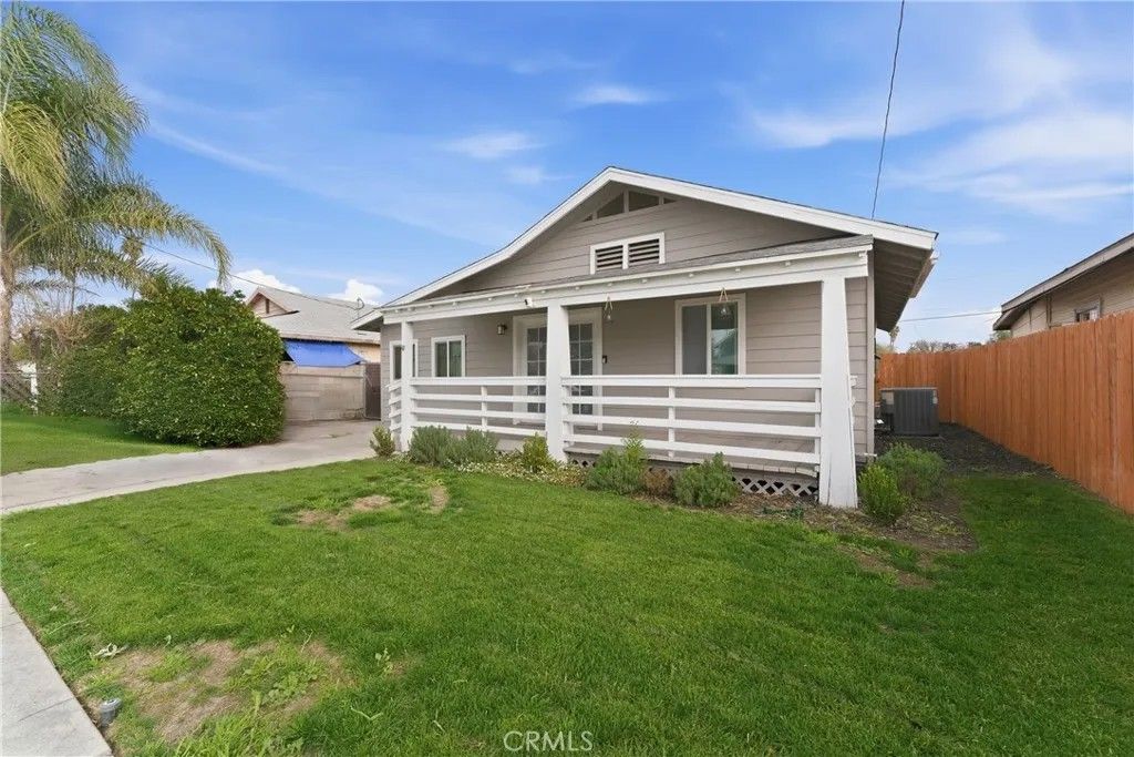 Photo of 332 S Ramona St, Hemet, CA 92543 (MLS # DW26028541)