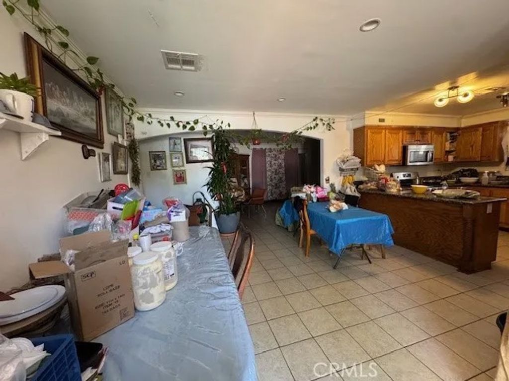 Photo of 12112 Hoyt Street, Sylmar, CA 91342 (MLS # SR26085938)