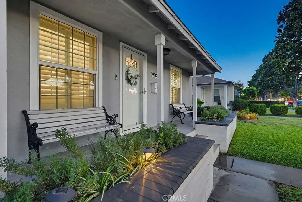 Photo of 9542 Paramount Blvd, Downey, CA 90240 (MLS # DW26084131)