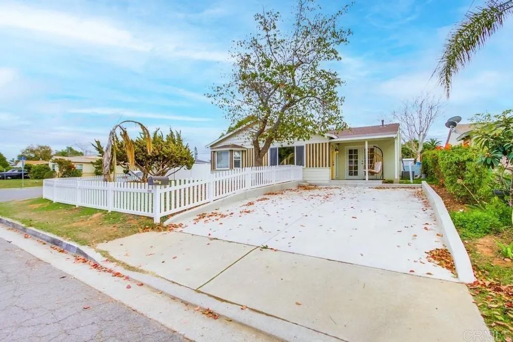 Photo of 801 W 11th Avenue, Escondido, CA 92025 (MLS # PTP2602648)