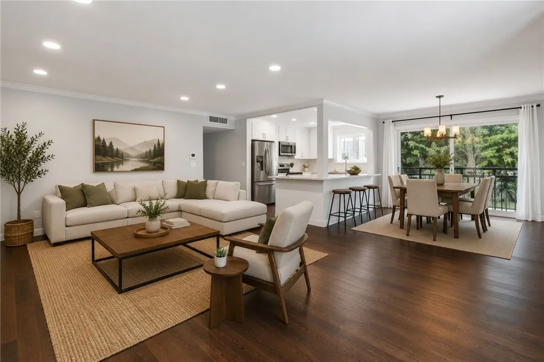 16012 Moorpark 205A