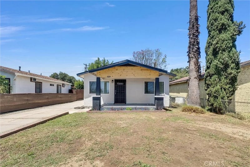 1039 E Elma