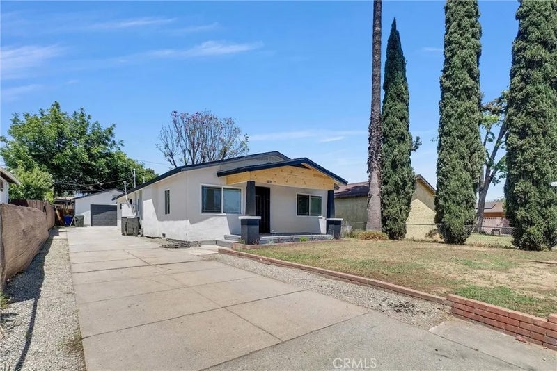 1039 E Elma