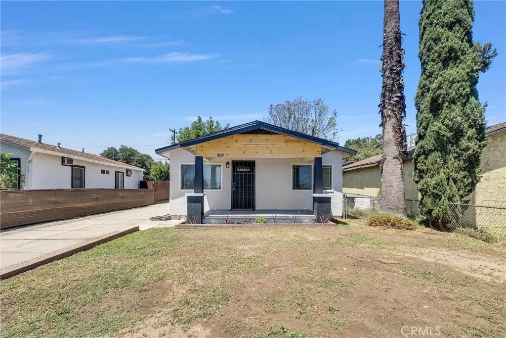 1039 E Elma