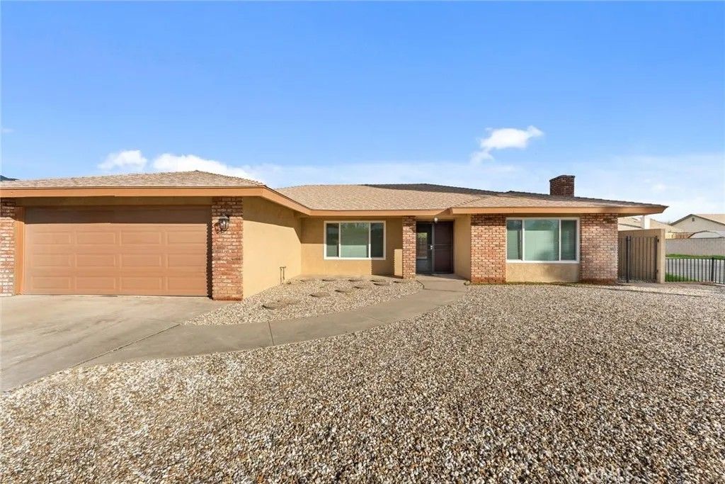 Photo of 181 S Vernon Ave, San Jacinto, CA 92583 (MLS # SW26002169)