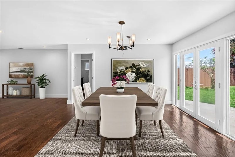 19352 Brookhurst