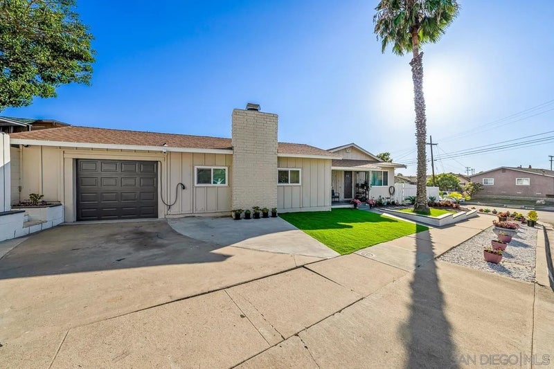 2458 Calle Tortuosa
