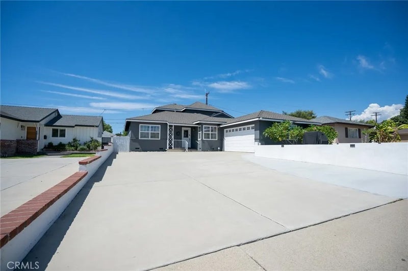 1335 N Vine Avenue