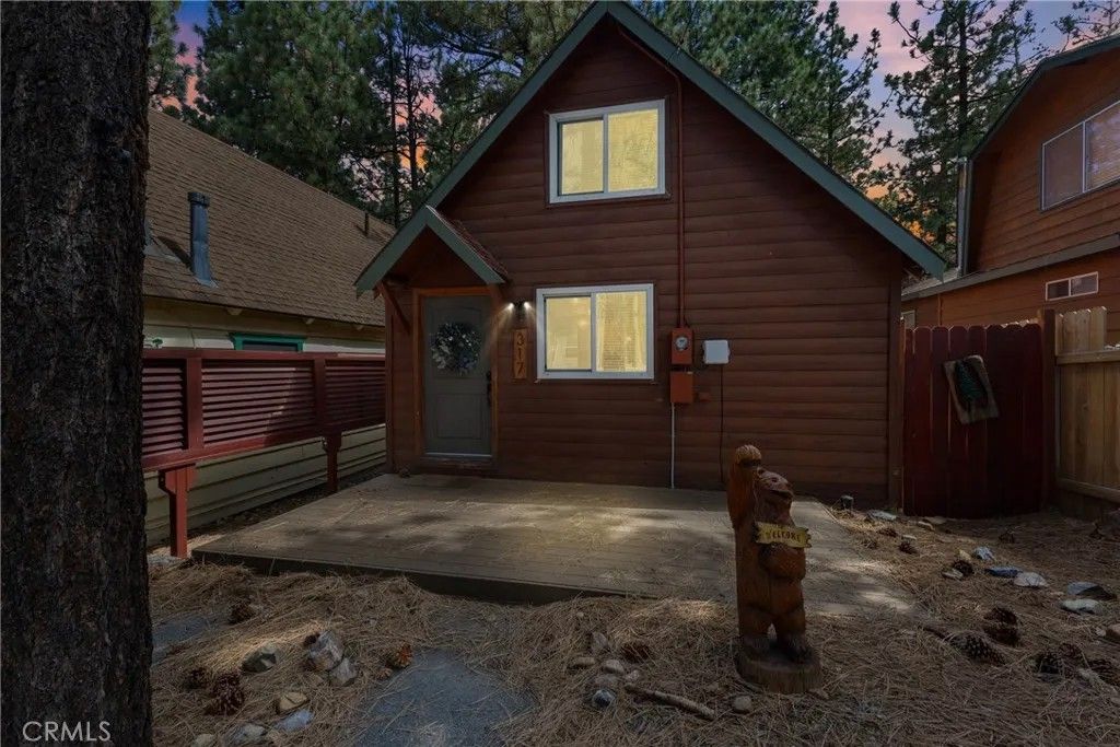 Photo of 317 Moreno Ln, Sugarloaf, CA 92386 (MLS # IG26095776)