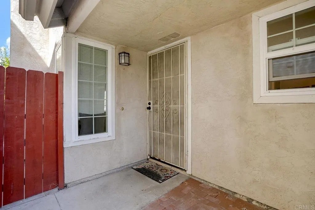 2115 Manzana Way